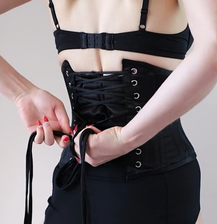 criss cross lacing of corset