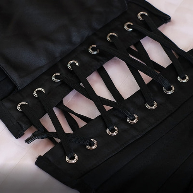 criss cross lacing of corset